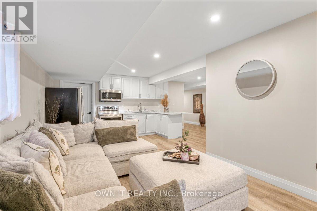 Photo 17 of 928 Chapel Hill Court, Kitchener ON