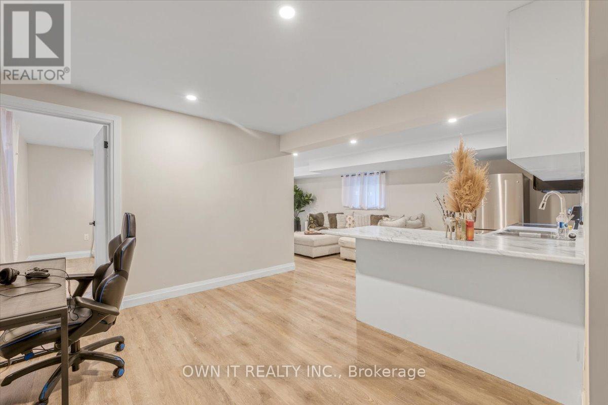 Photo 18 of 928 Chapel Hill Court, Kitchener ON