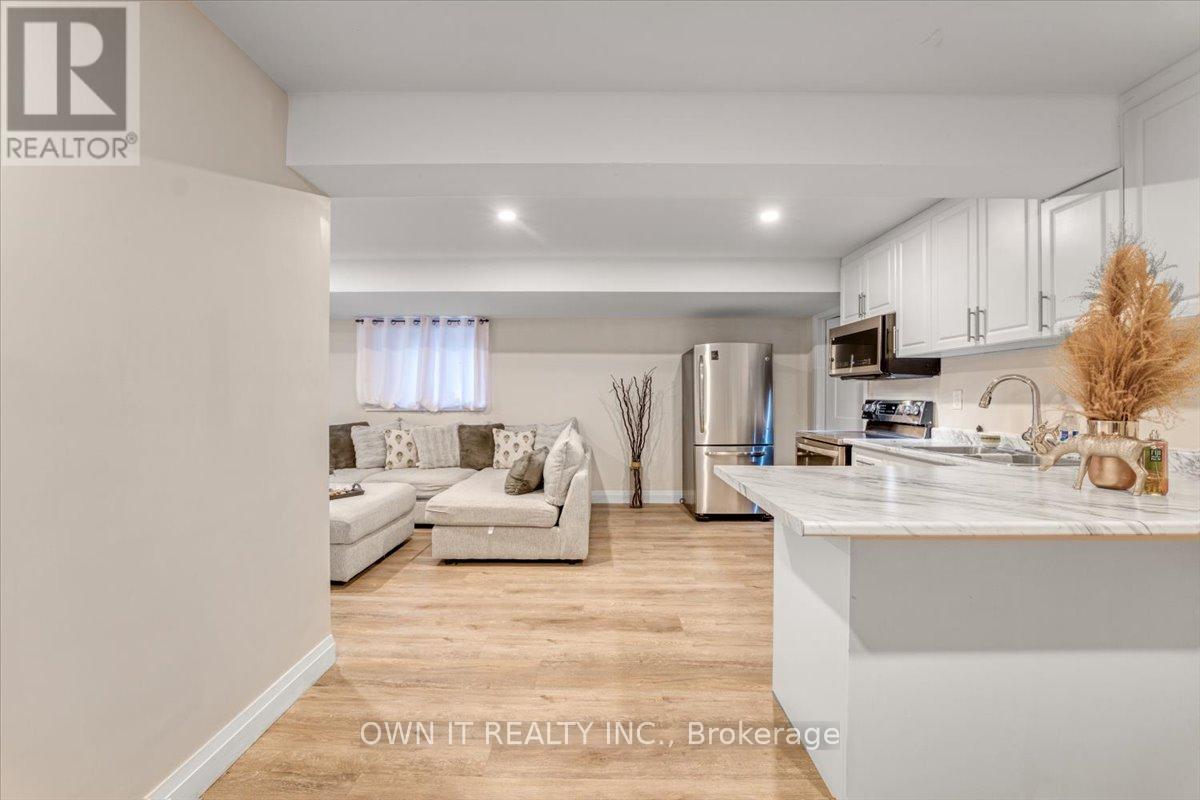 Photo 19 of 928 Chapel Hill Court, Kitchener ON