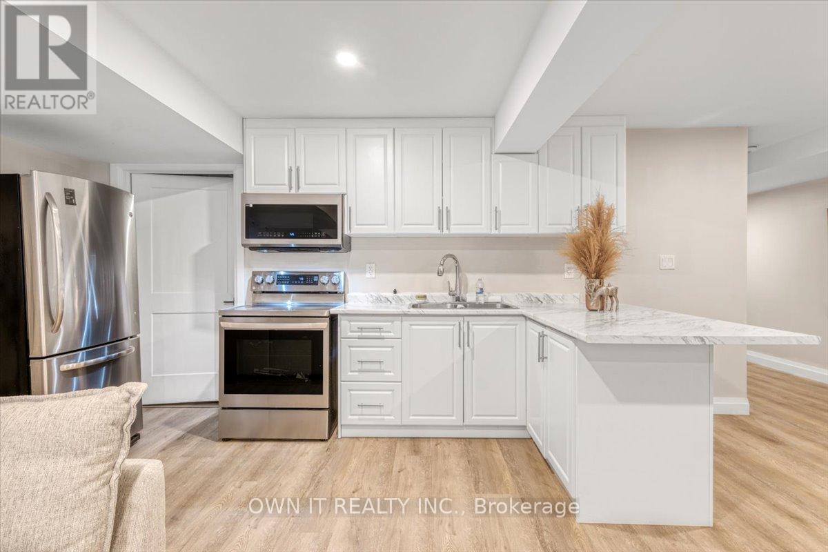 Photo 20 of 928 Chapel Hill Court, Kitchener ON