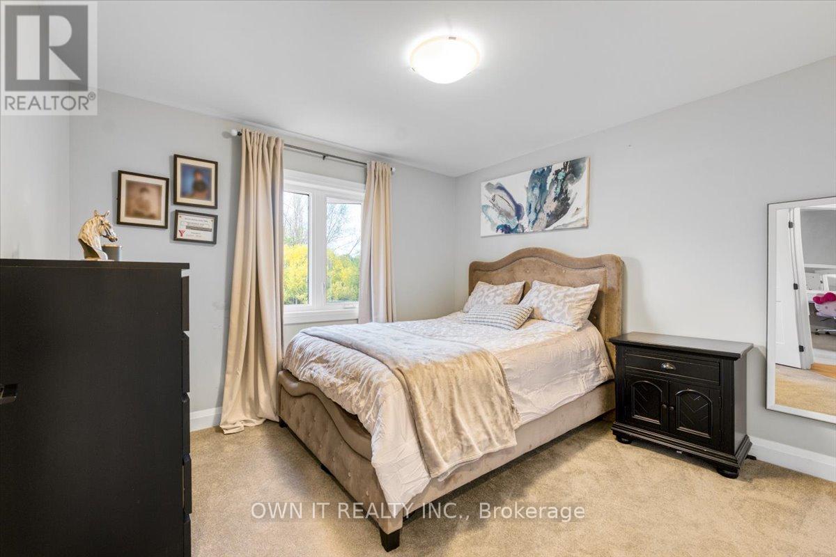 Photo 23 of 928 Chapel Hill Court, Kitchener ON