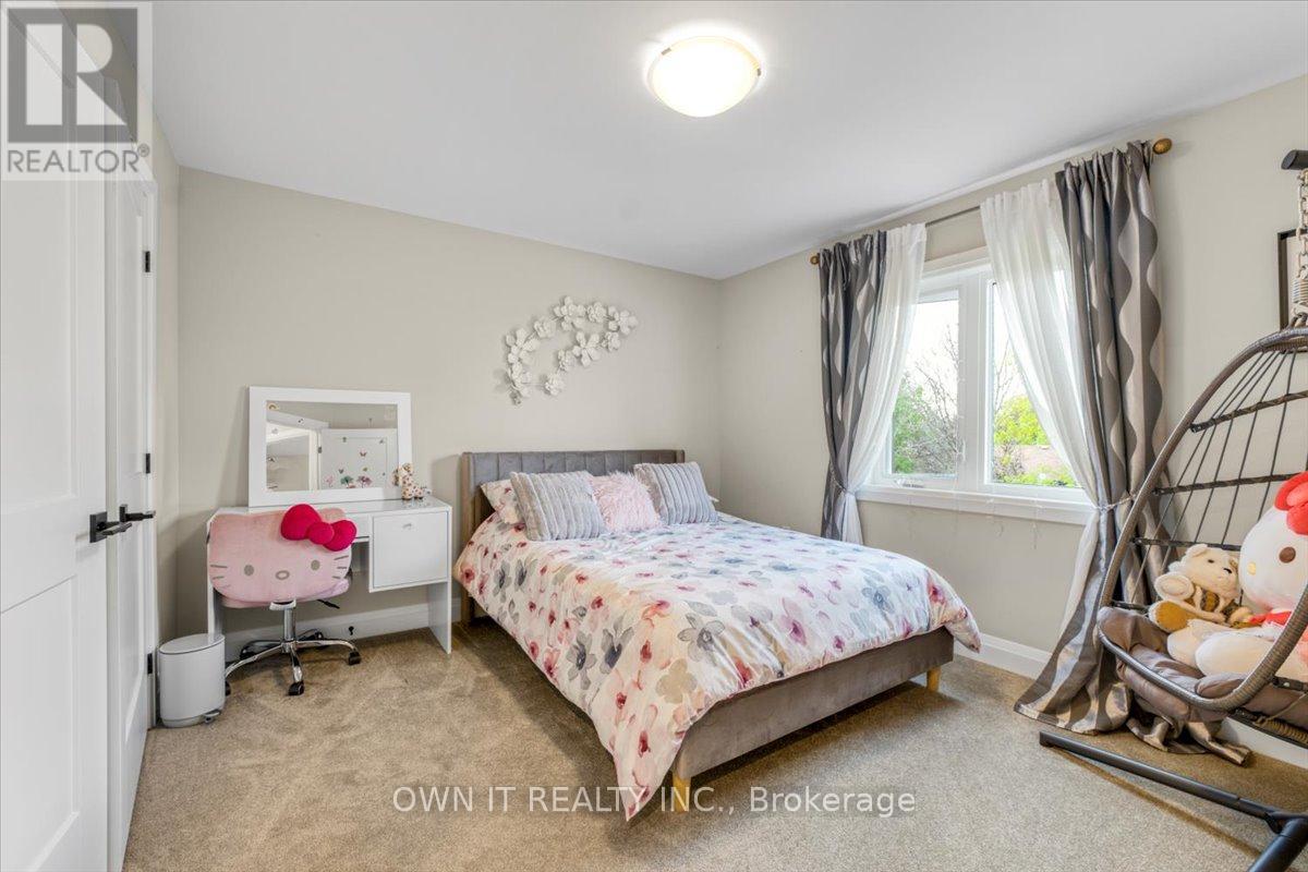 Photo 25 of 928 Chapel Hill Court, Kitchener ON