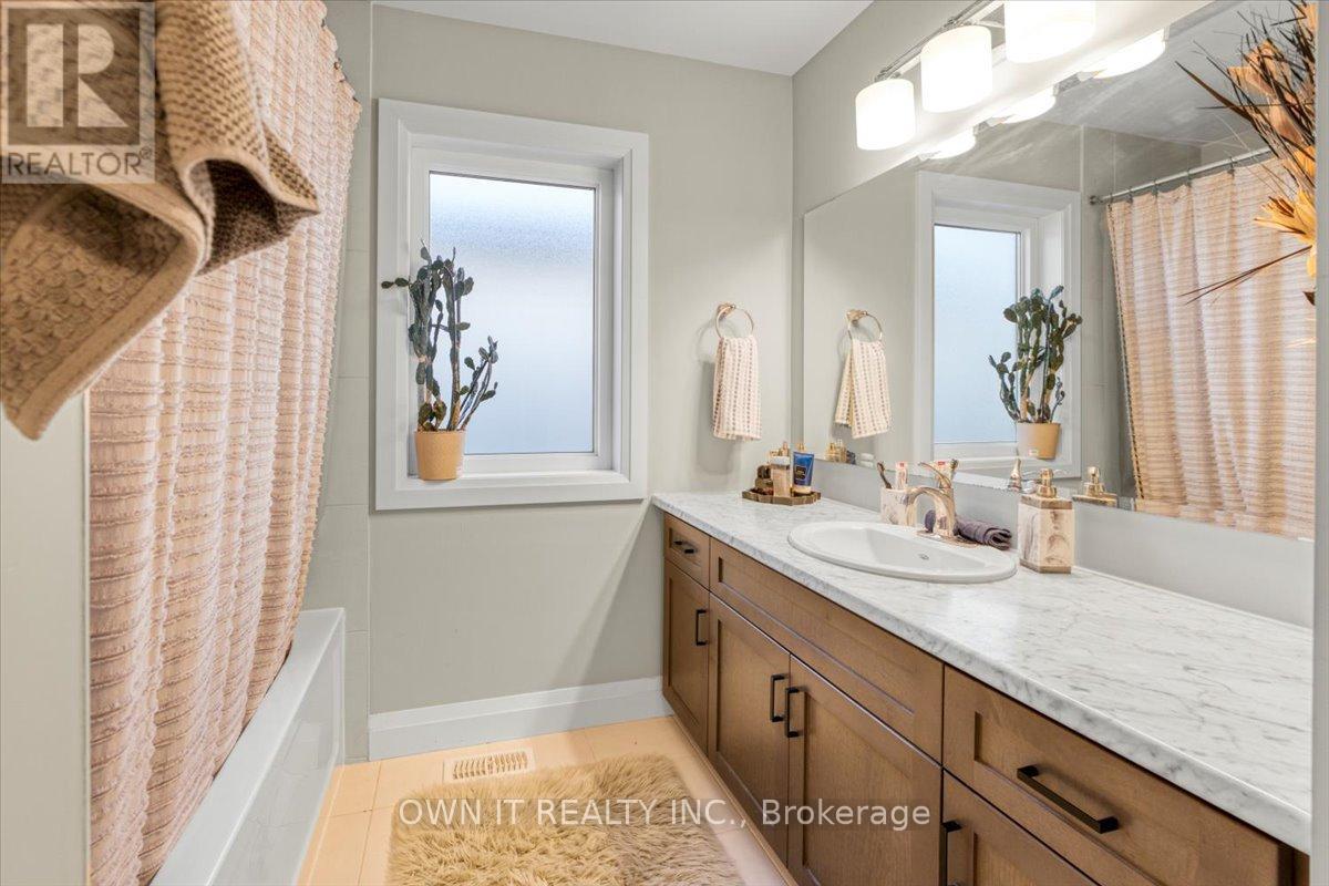Photo 30 of 928 Chapel Hill Court, Kitchener ON