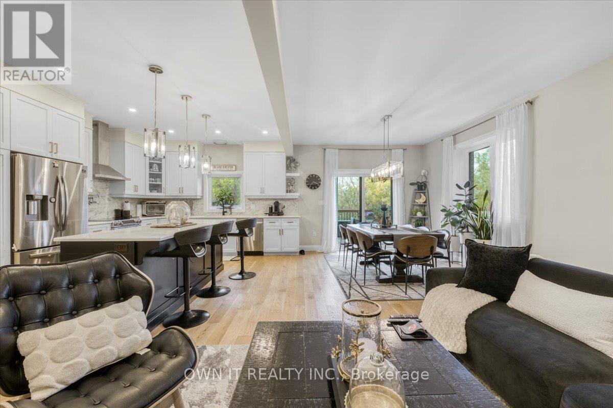 Photo 32 of 928 Chapel Hill Court, Kitchener ON