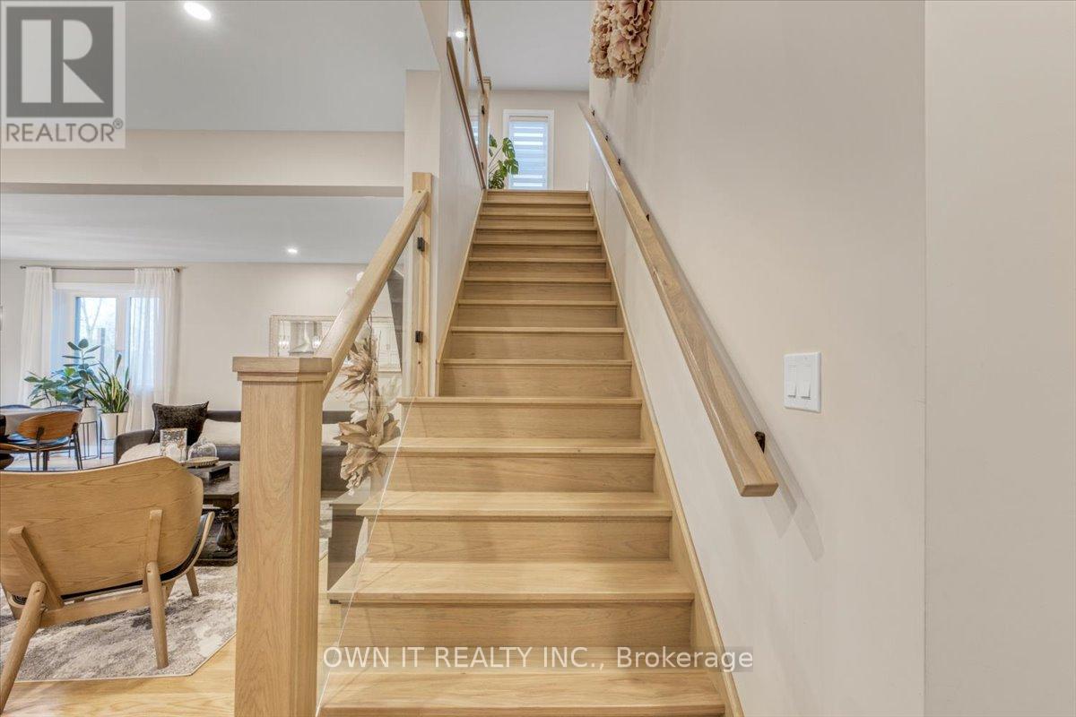 Photo 33 of 928 Chapel Hill Court, Kitchener ON