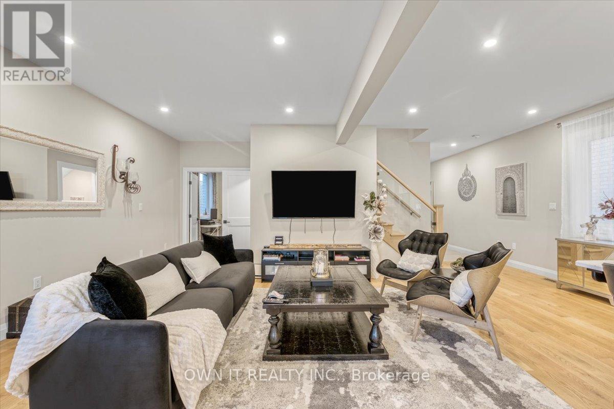 Photo 38 of 928 Chapel Hill Court, Kitchener ON