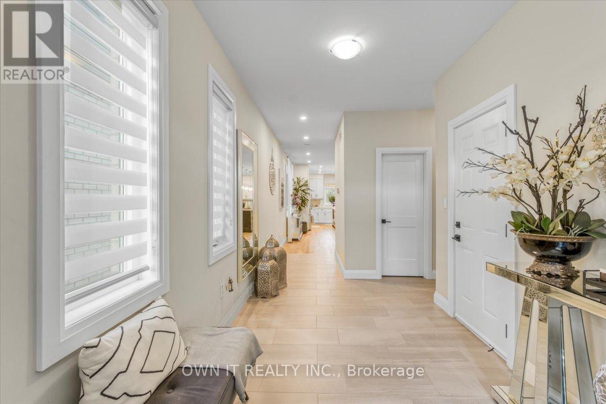 Photo 4 of 928 Chapel Hill Court, Kitchener ON