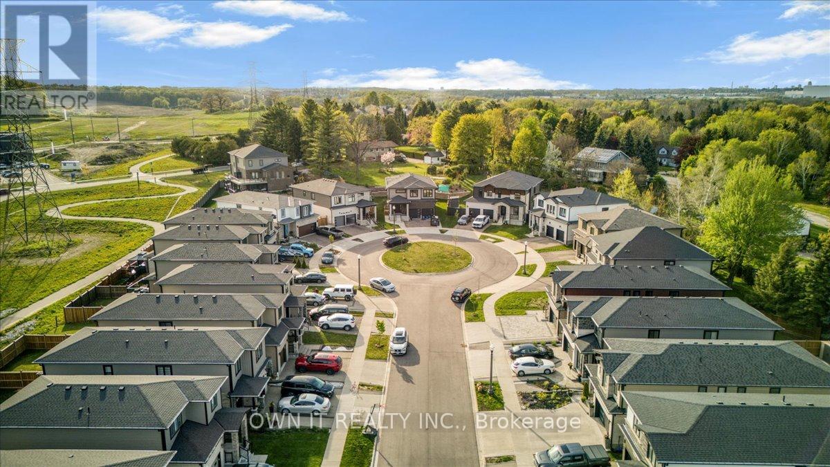 Photo 40 of 928 Chapel Hill Court, Kitchener ON