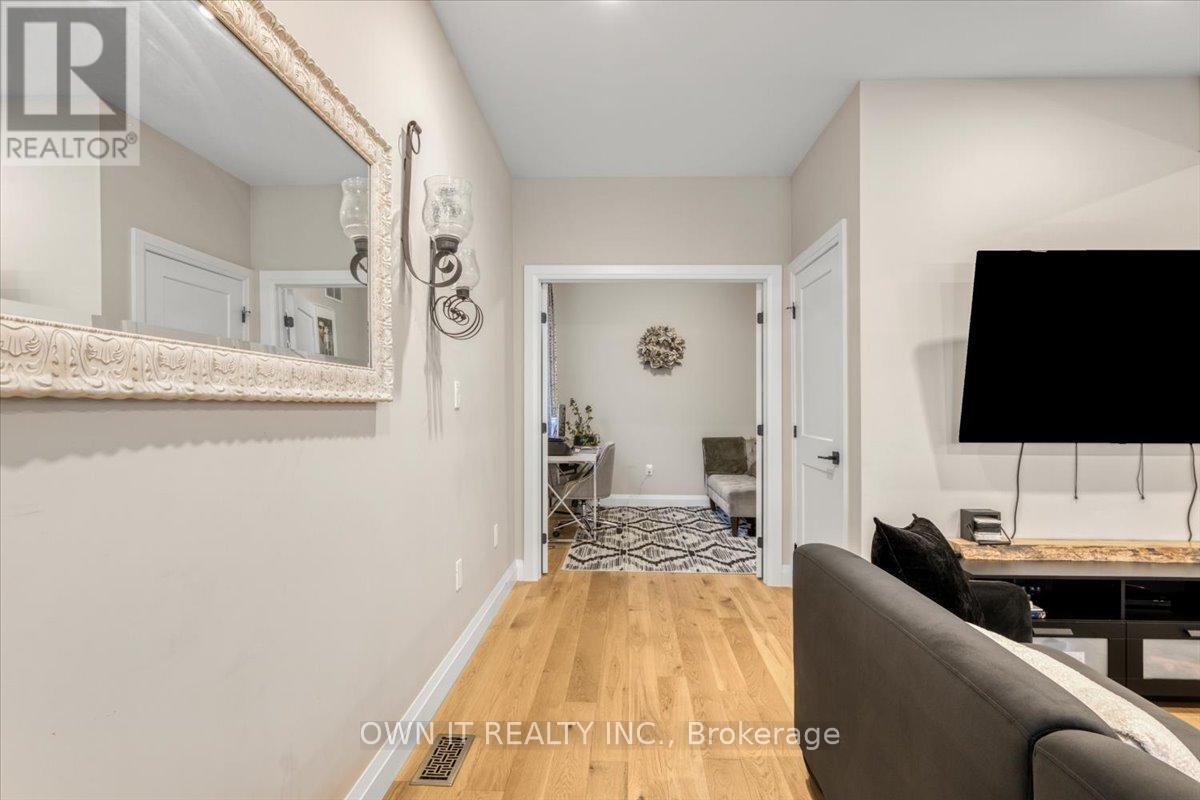 Photo 7 of 928 Chapel Hill Court, Kitchener ON