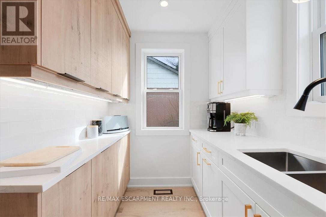 Photo 12 of 94 West 32nd Street, Hamilton ON