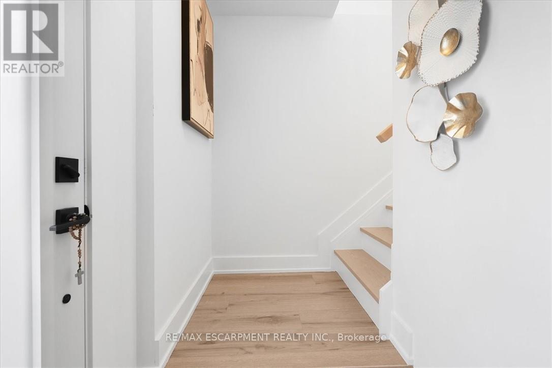 Photo 6 of 94 West 32nd Street, Hamilton ON