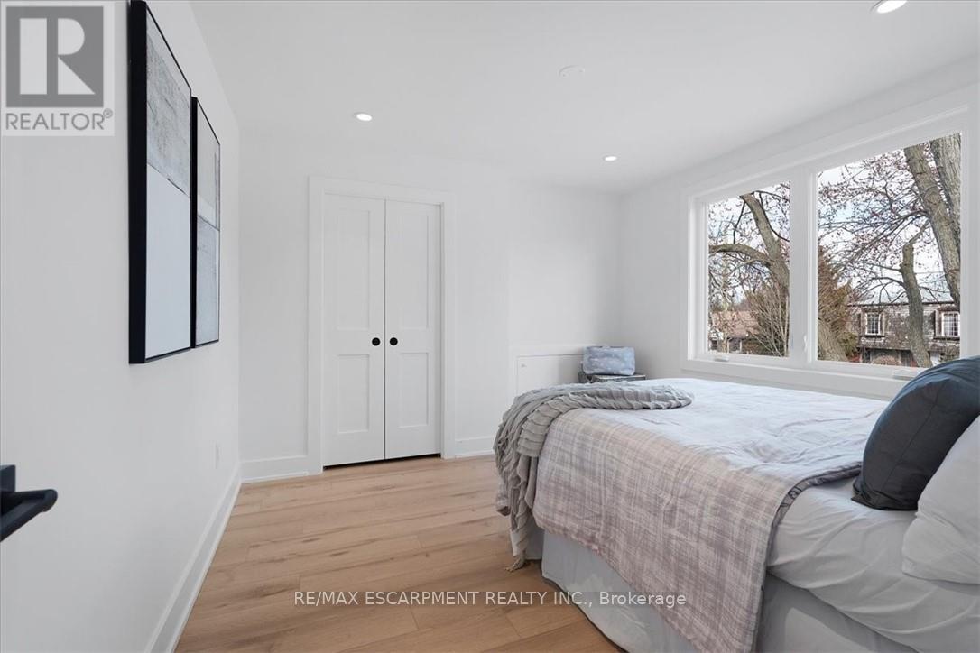 Photo 7 of 94 West 32nd Street, Hamilton ON