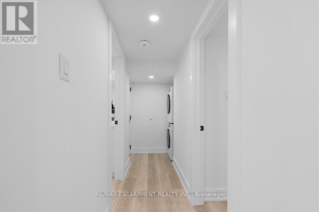 Photo 2 of 94 West 32nd Street, Hamilton ON