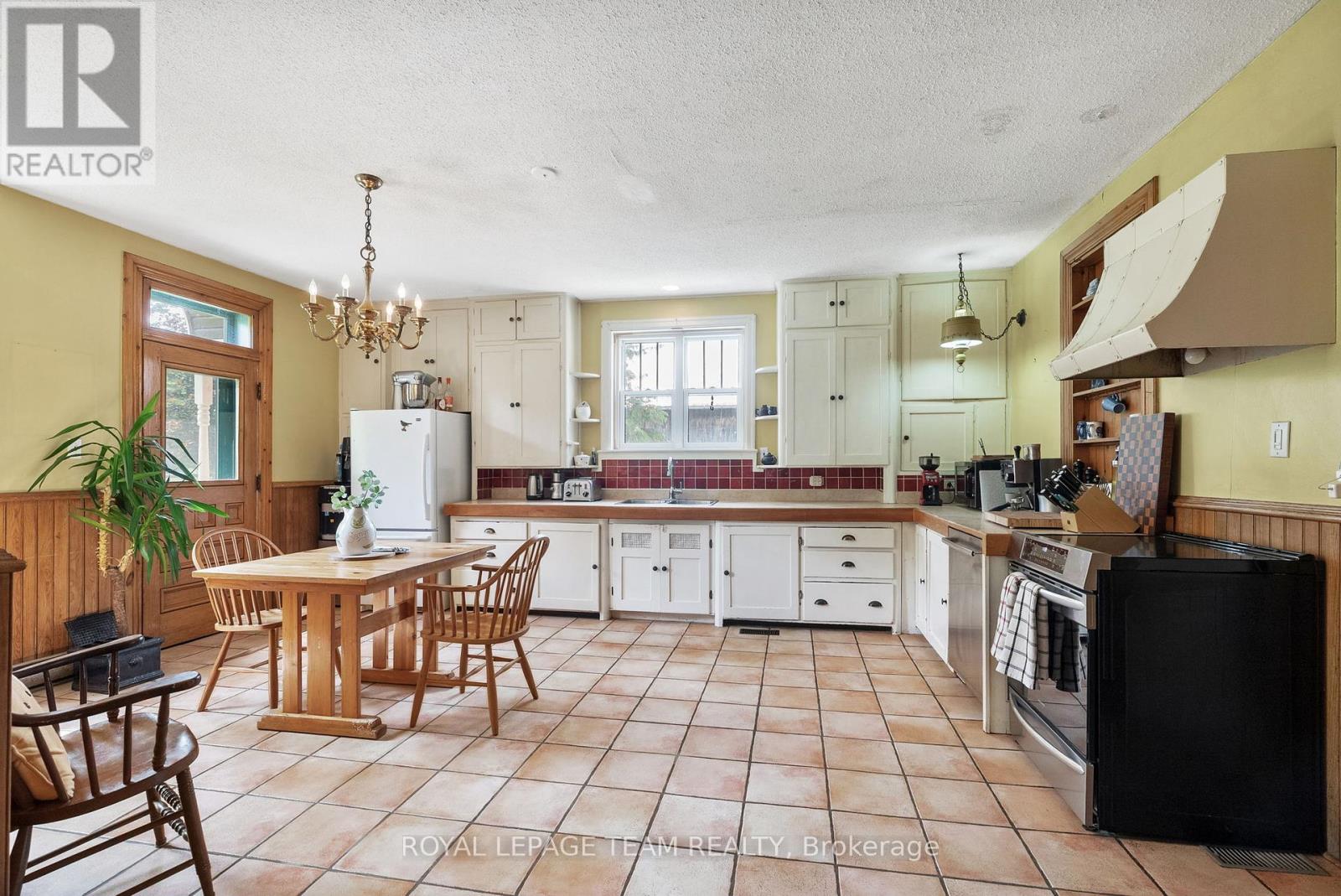 Photo 23 of 2553 Galetta Side Road, Ottawa ON