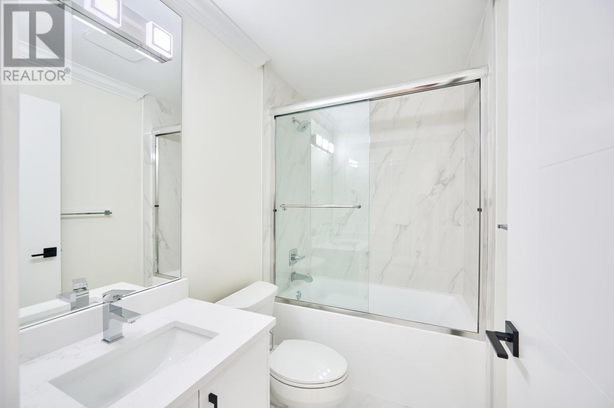 Photo 16 of 27 1115 Roma Avenue, New Westminster BC