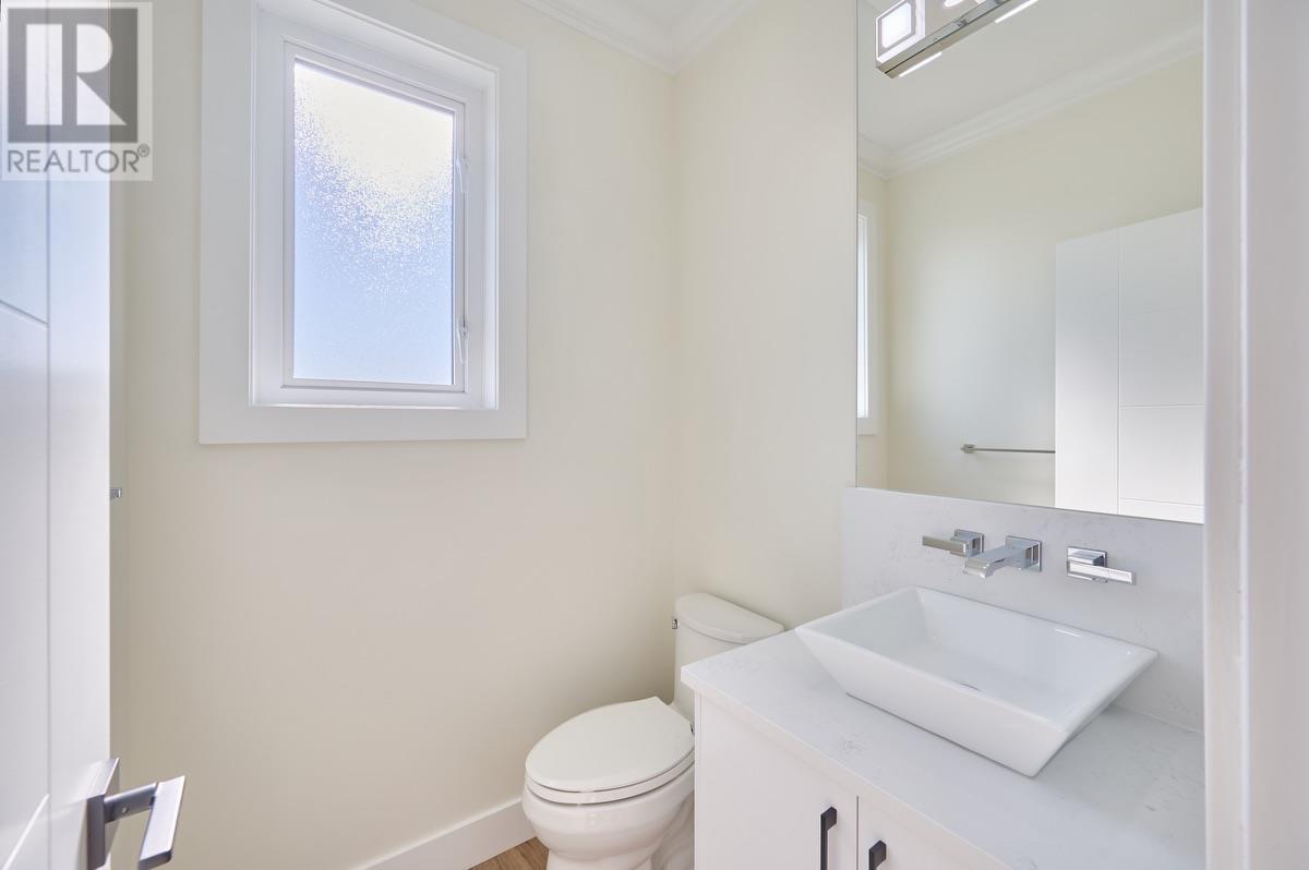 Photo 9 of 27 1115 Roma Avenue, New Westminster BC