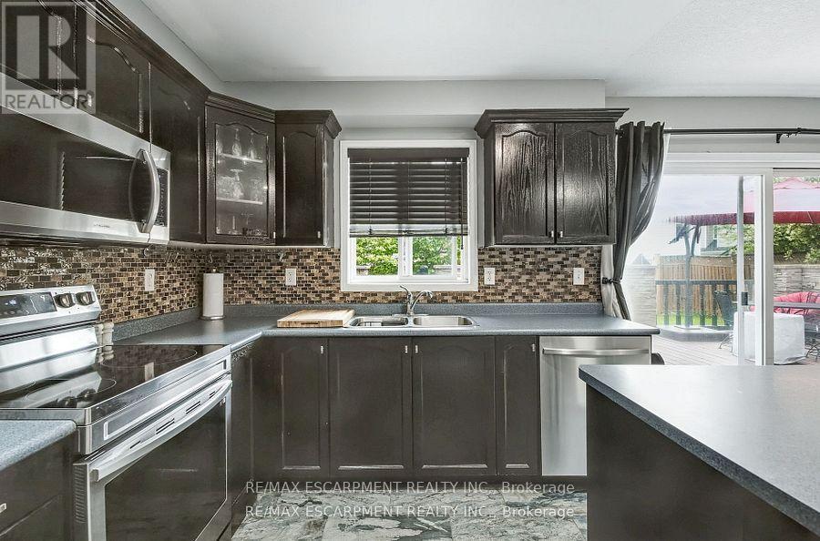 Photo 4 of 5 Mavin Street, Brantford ON