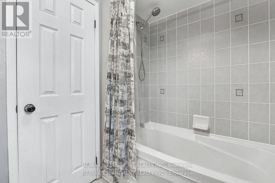 Photo 37 of 5 Mavin Street, Brantford ON