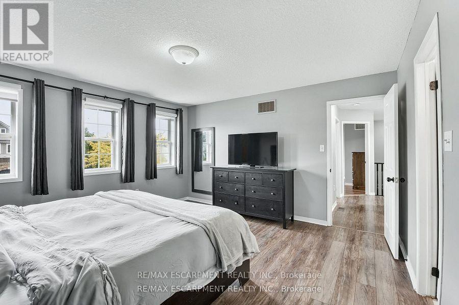 Photo 35 of 5 Mavin Street, Brantford ON