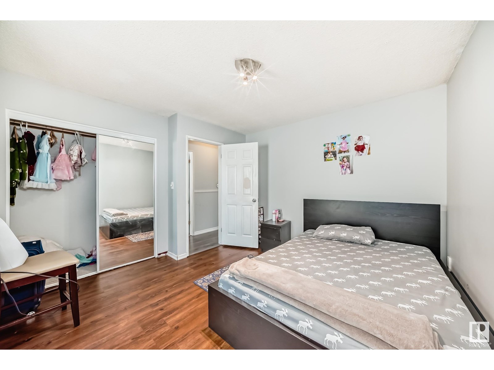 Photo 22 of 3312 44 A St Nw Nw, Edmonton AB