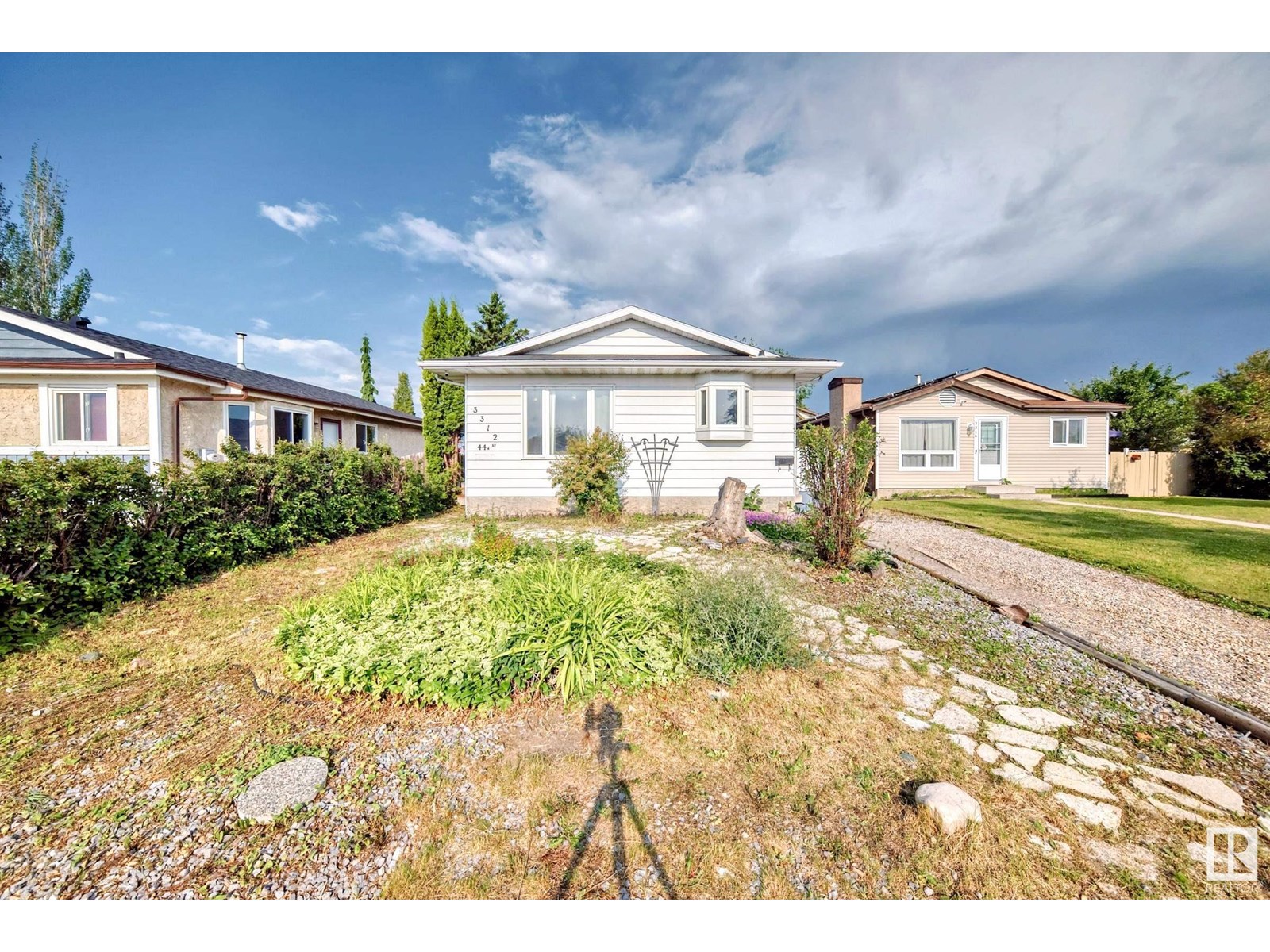Photo 13 of 3312 44 A St Nw Nw, Edmonton AB