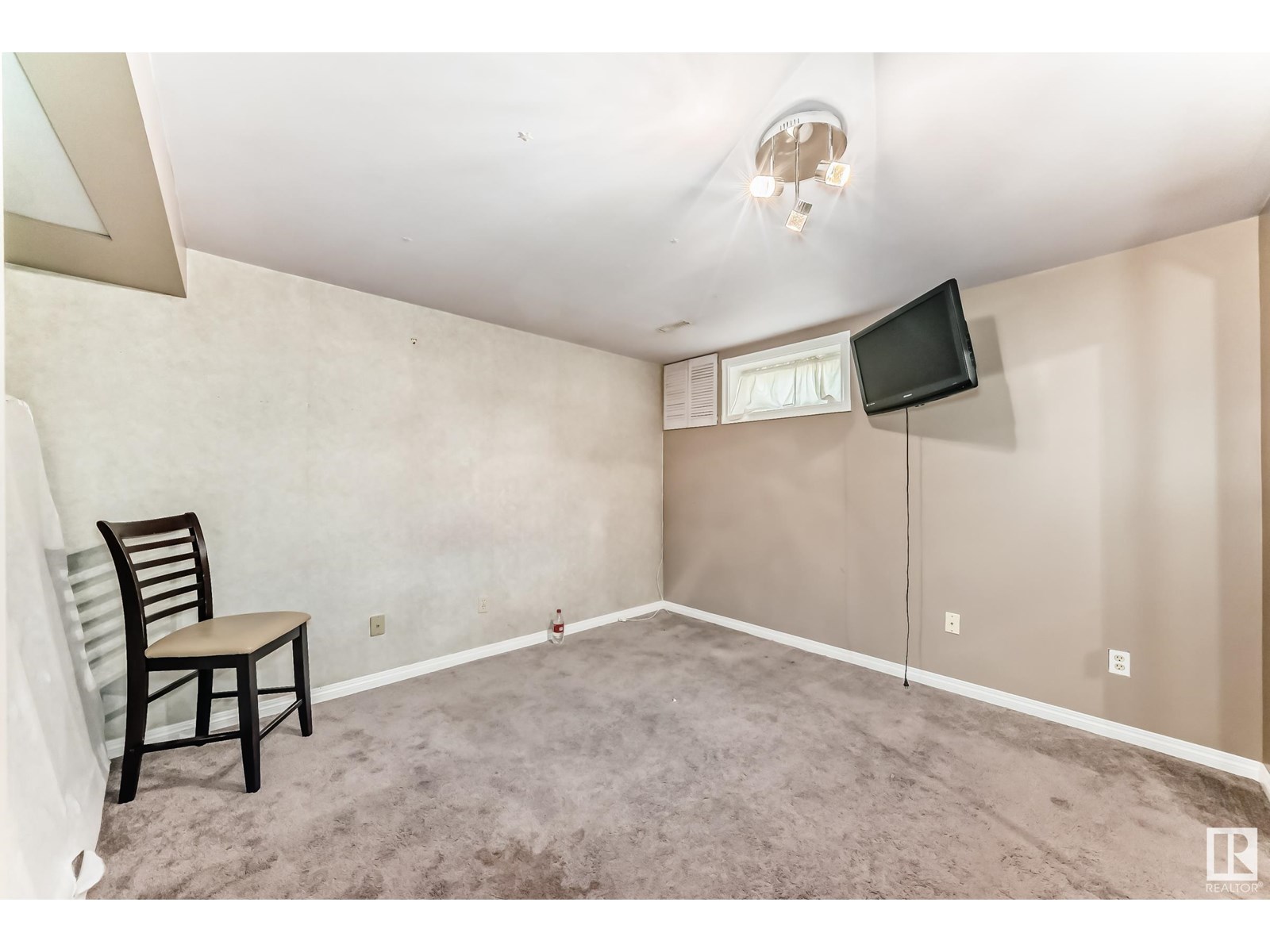 Photo 20 of 3312 44 A St Nw Nw, Edmonton AB