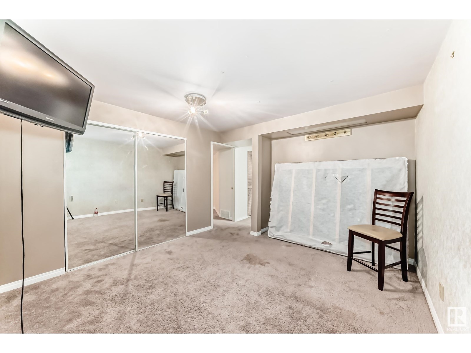Photo 32 of 3312 44 A St Nw Nw, Edmonton AB