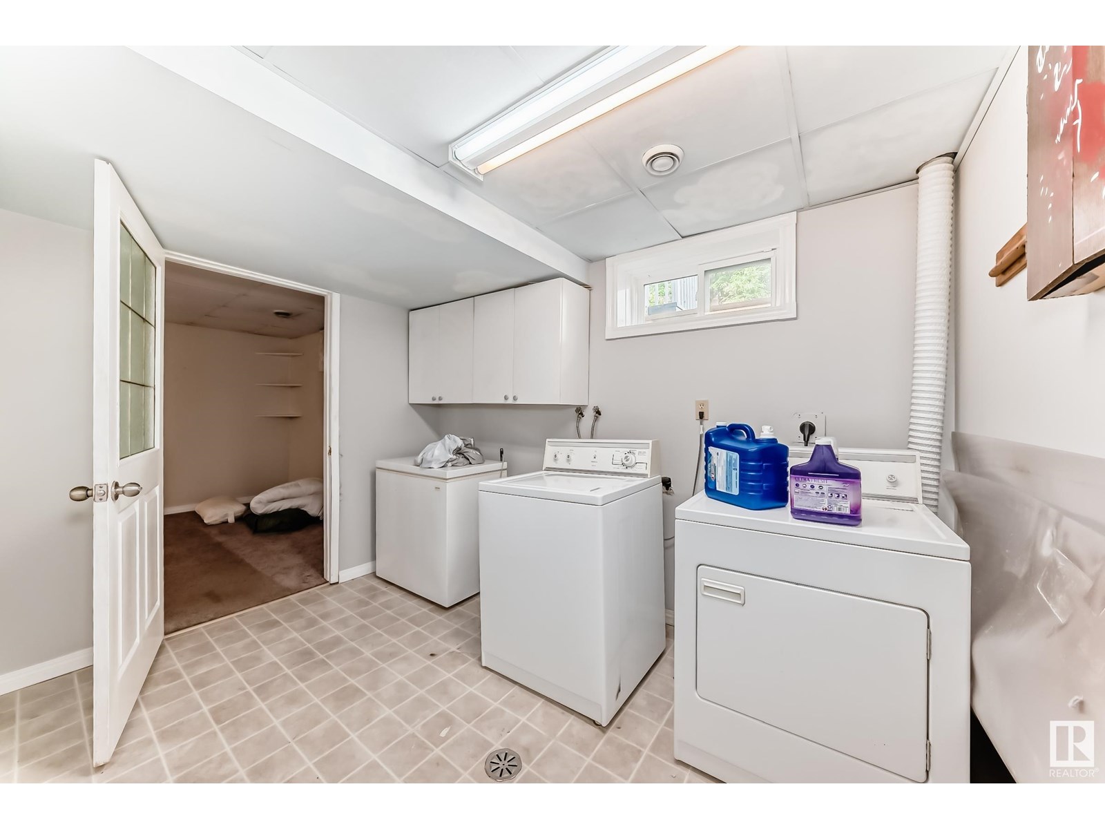 Photo 33 of 3312 44 A St Nw Nw, Edmonton AB