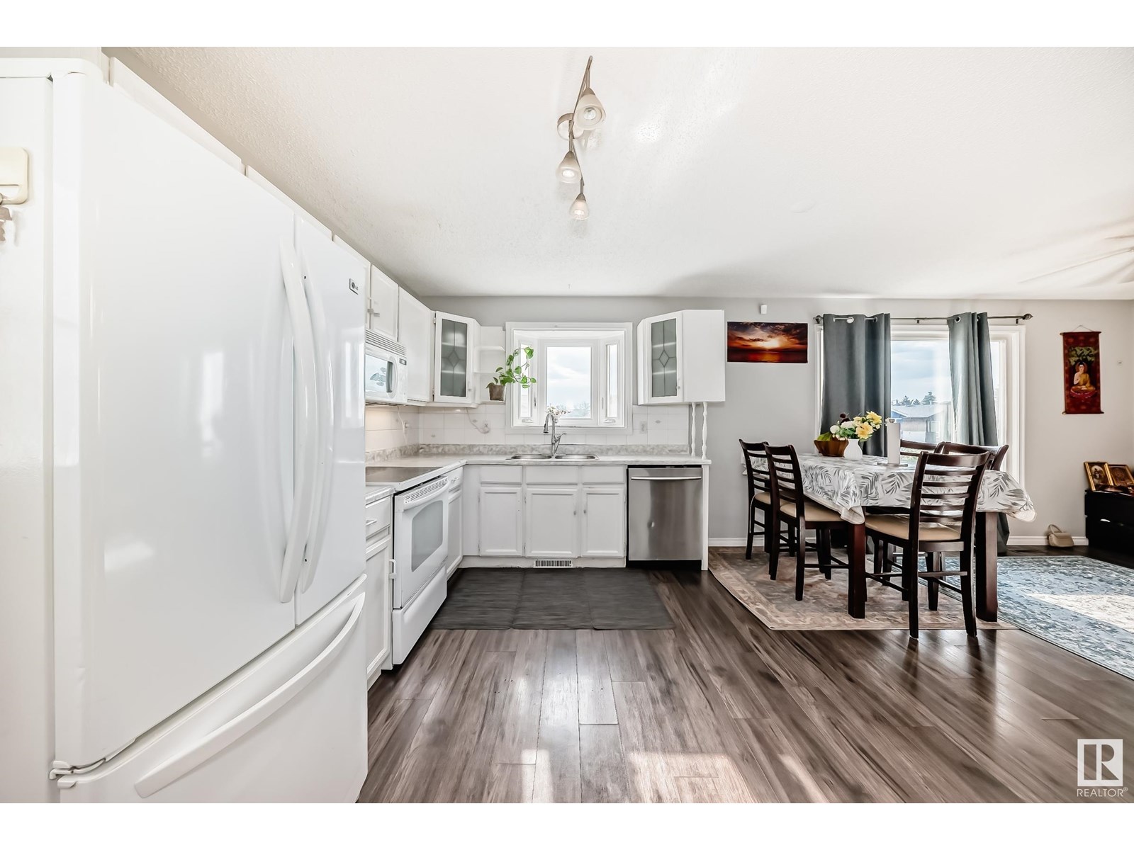 Photo 14 of 3312 44 A St Nw Nw, Edmonton AB