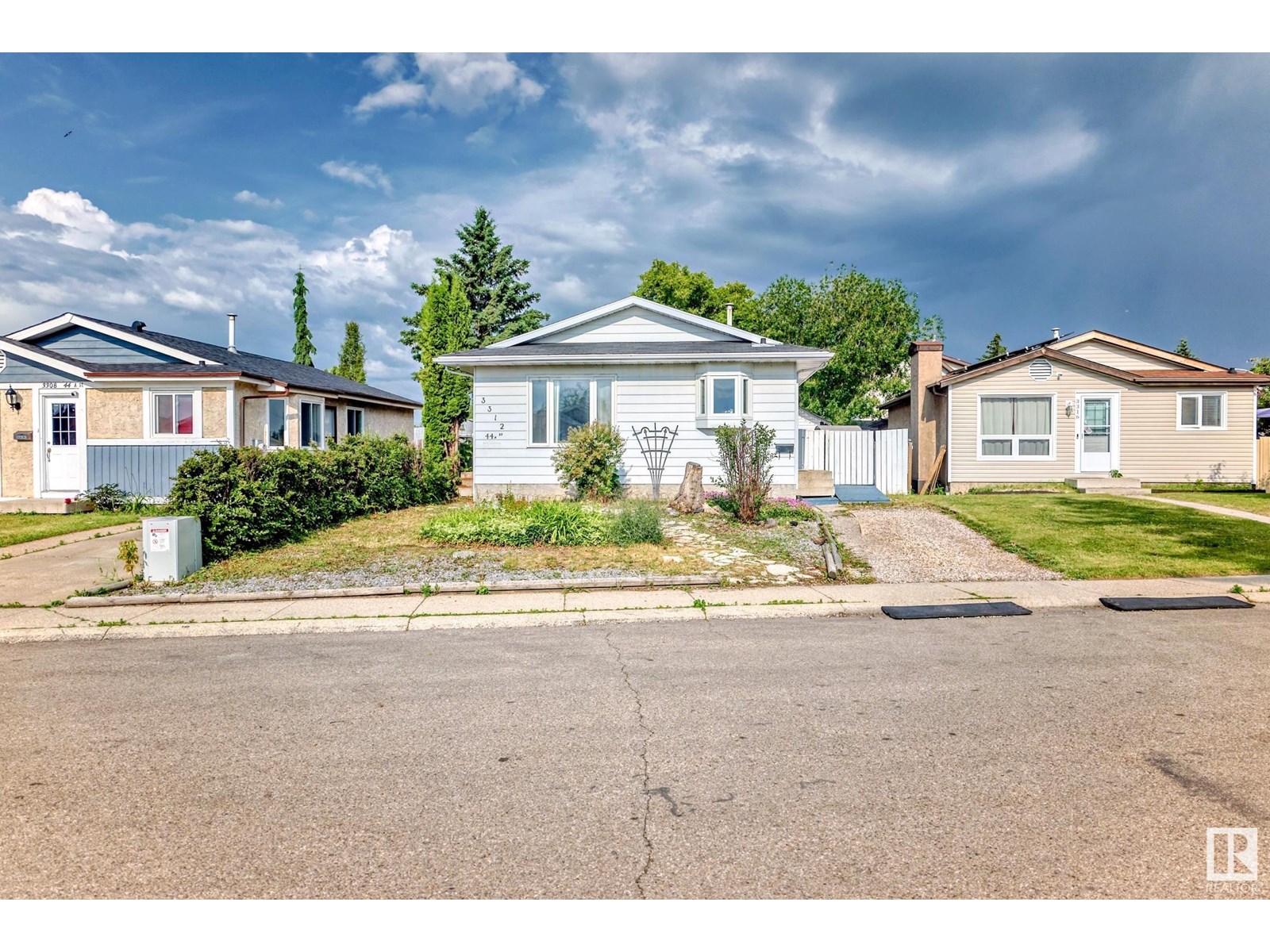 Photo 43 of 3312 44 A St Nw Nw, Edmonton AB