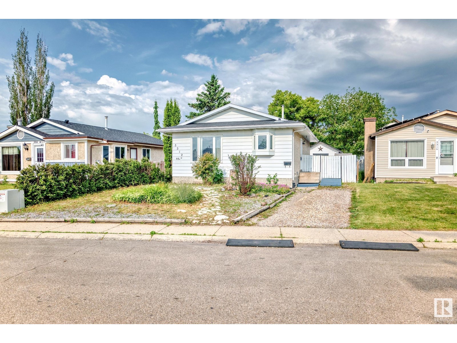 Photo 25 of 3312 44 A St Nw Nw, Edmonton AB