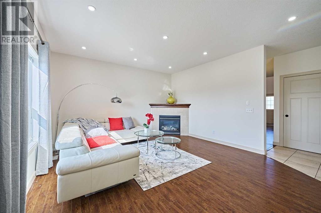 44 Everhollow Street SW, Calgary, Alberta
