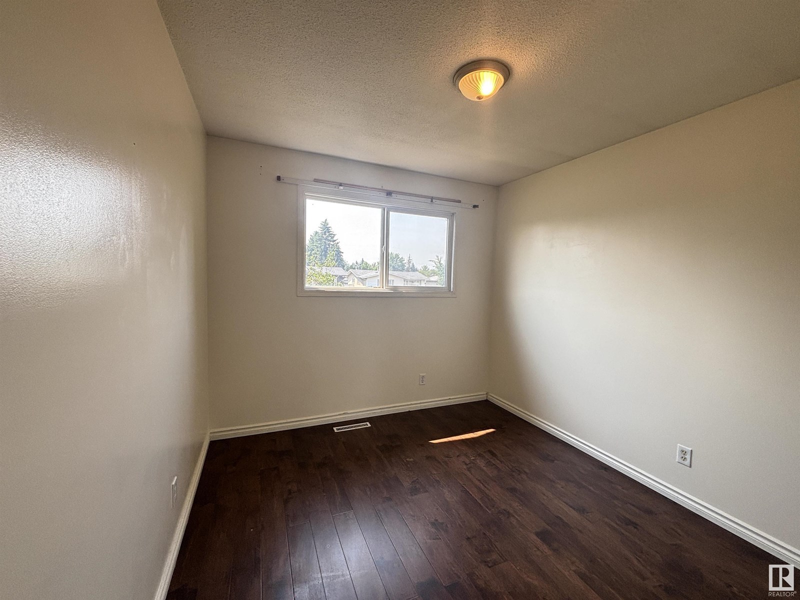 Photo 17 of 11108 40 Av Nw, Edmonton AB