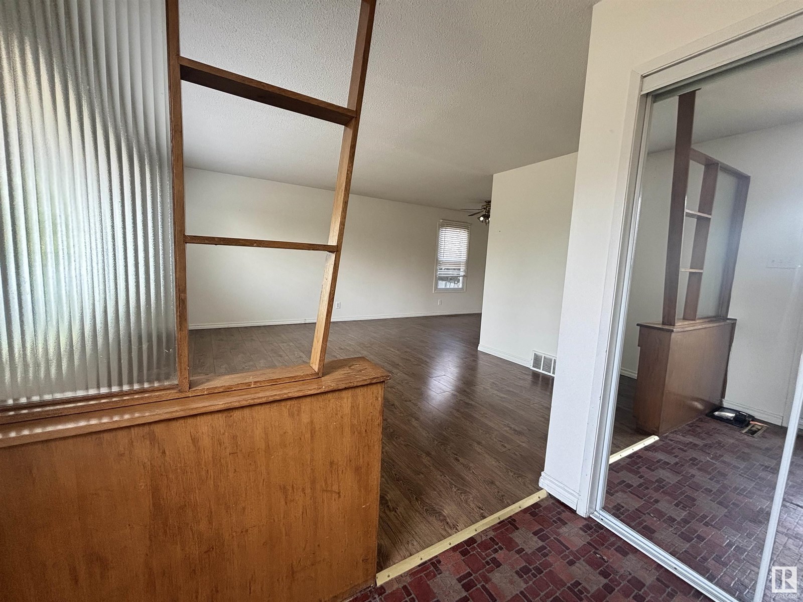 Photo 5 of 11108 40 Av Nw, Edmonton AB