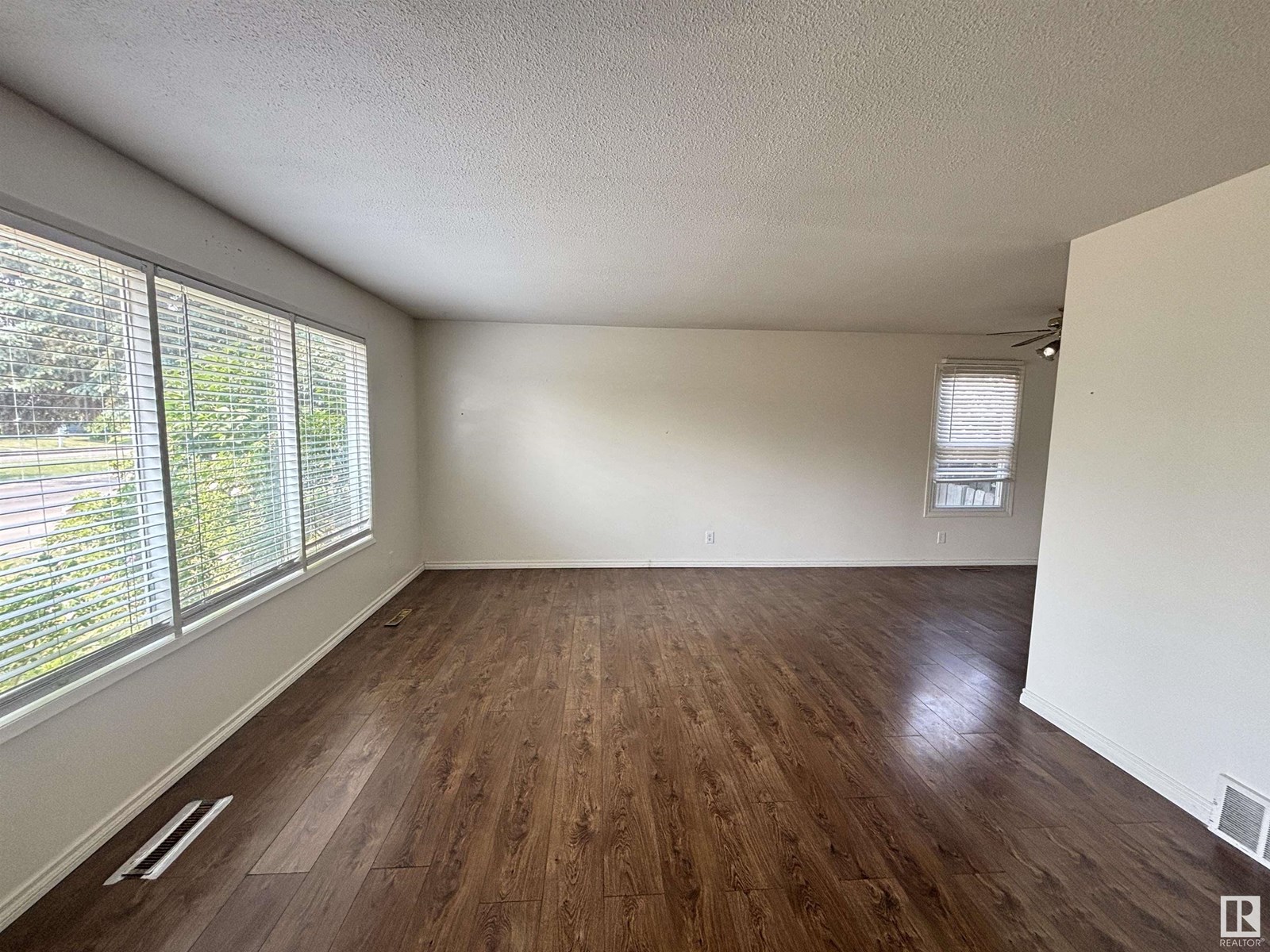 Photo 6 of 11108 40 Av Nw, Edmonton AB
