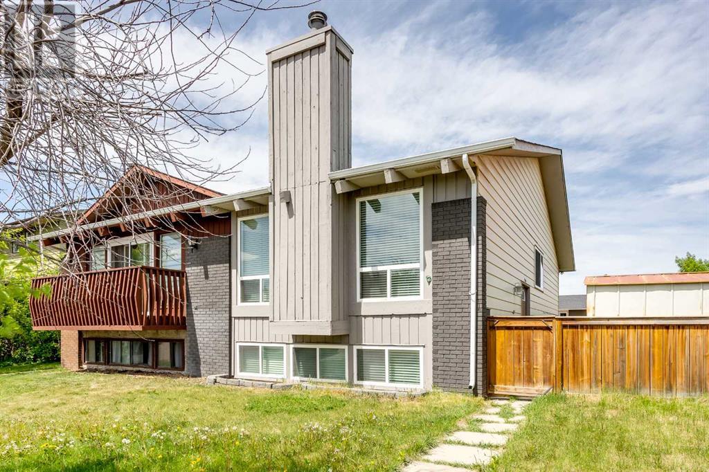 Single Family House Bi-level for Sale in  Templeton Bay NE Temple Calgary 