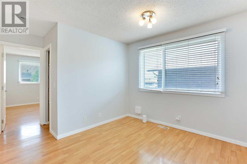 Single Family House Bi-level for Sale in  Templeton Bay NE Temple Calgary 