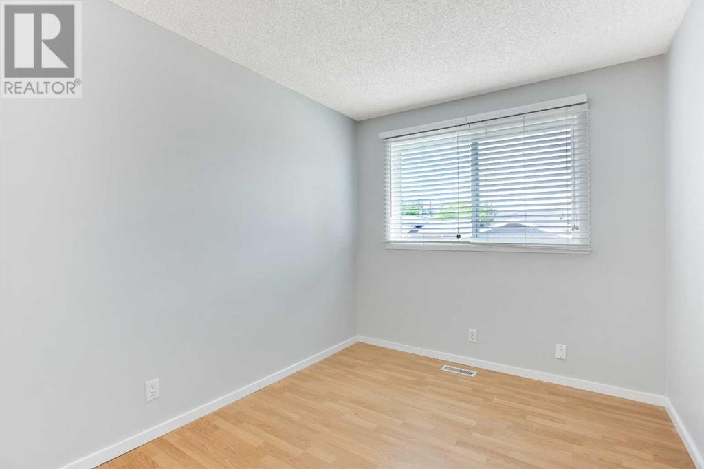 Single Family House Bi-level for Sale in  Templeton Bay NE Temple Calgary 