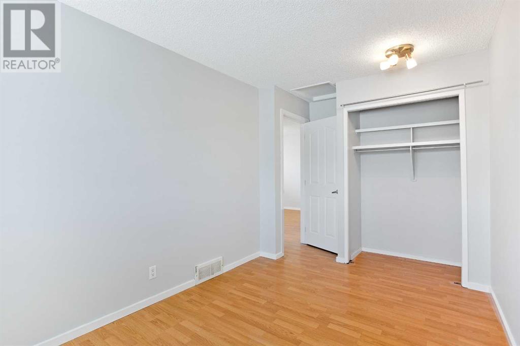 Single Family House Bi-level for Sale in  Templeton Bay NE Temple Calgary 
