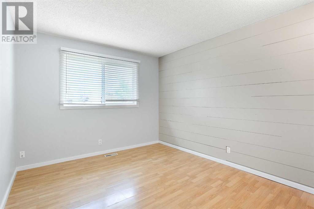Single Family House Bi-level for Sale in  Templeton Bay NE Temple Calgary 