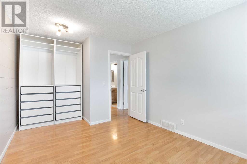 Single Family House Bi-level for Sale in  Templeton Bay NE Temple Calgary 