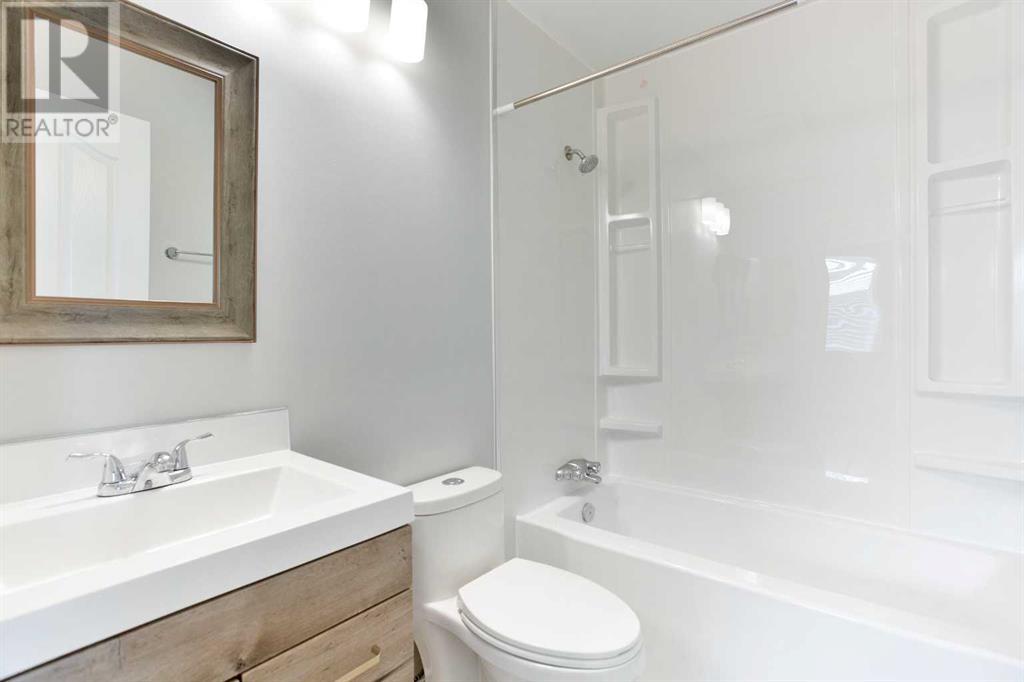 Single Family House Bi-level for Sale in  Templeton Bay NE Temple Calgary 