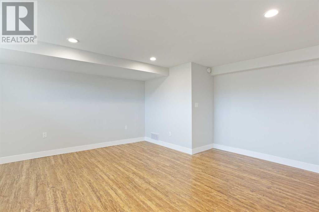Single Family House Bi-level for Sale in  Templeton Bay NE Temple Calgary 