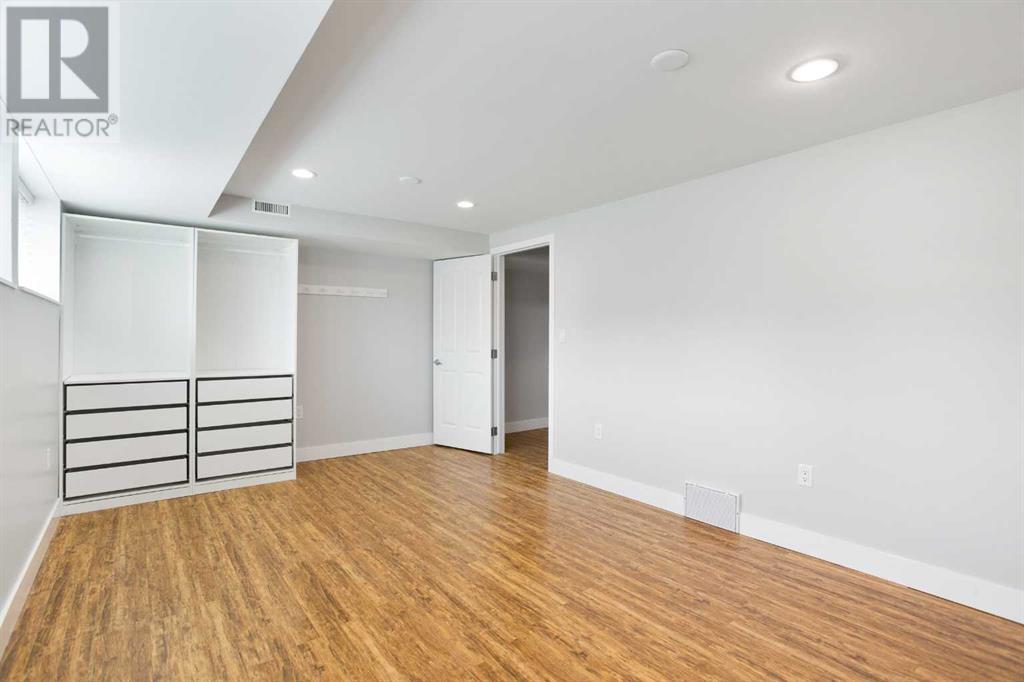 Single Family House Bi-level for Sale in  Templeton Bay NE Temple Calgary 