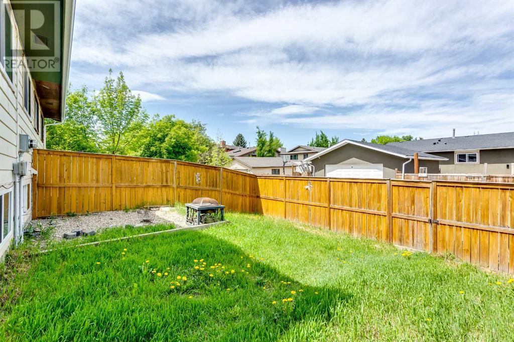 Single Family House Bi-level for Sale in  Templeton Bay NE Temple Calgary 