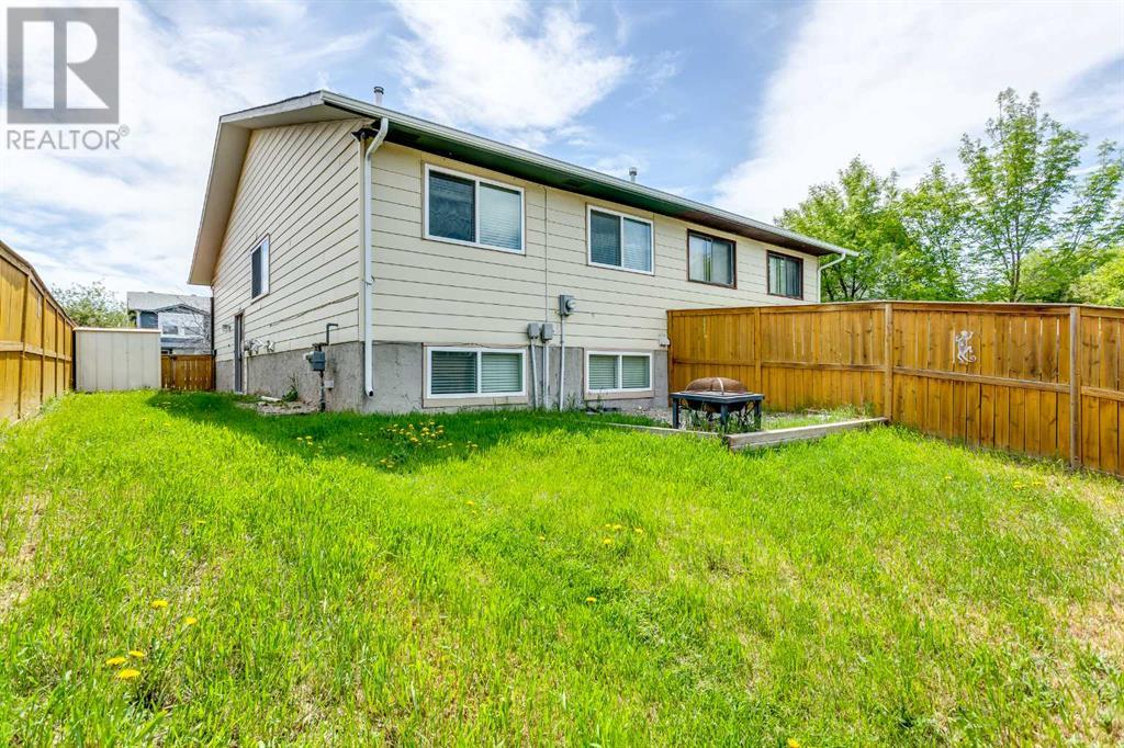 Single Family House Bi-level for Sale in  Templeton Bay NE Temple Calgary 