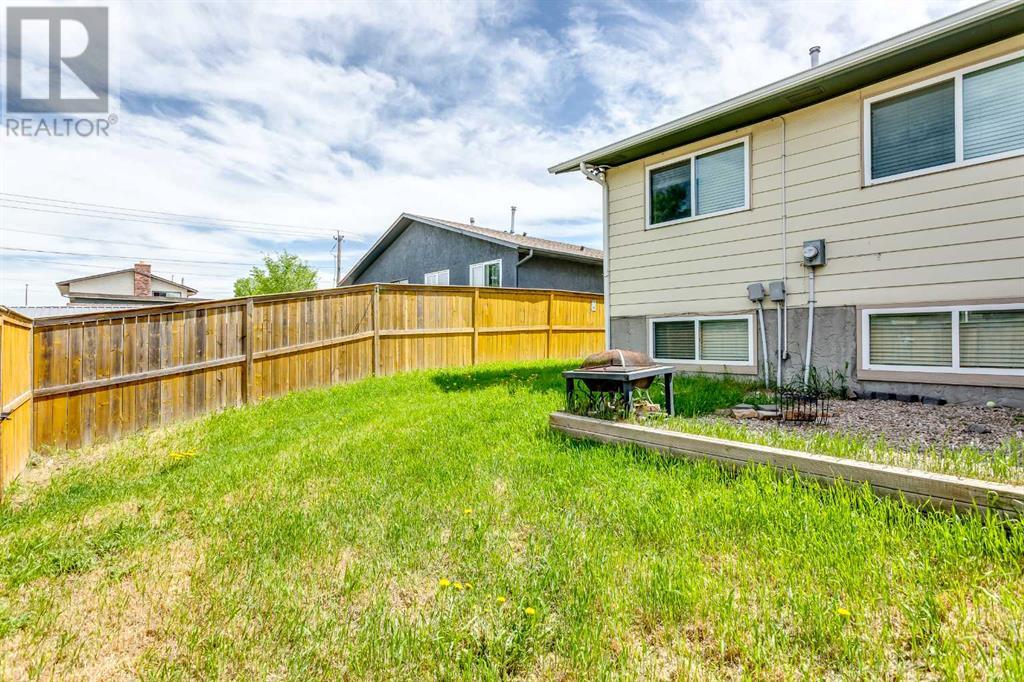 Single Family House Bi-level for Sale in  Templeton Bay NE Temple Calgary 