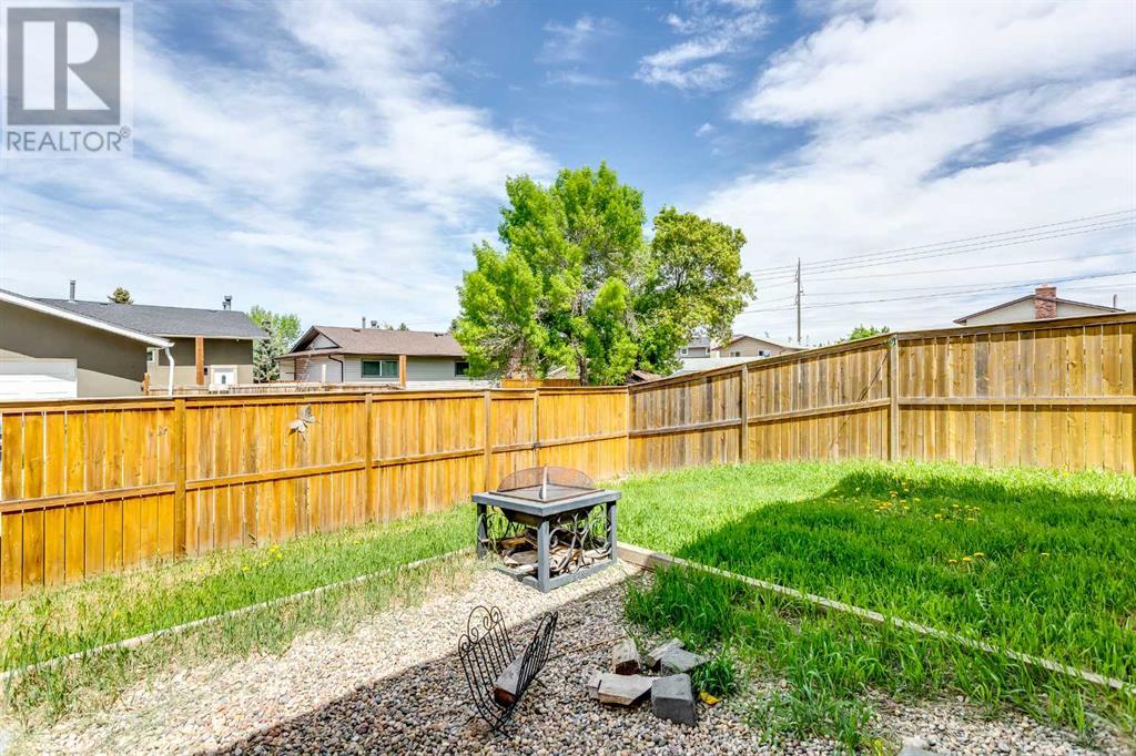 Single Family House Bi-level for Sale in  Templeton Bay NE Temple Calgary 