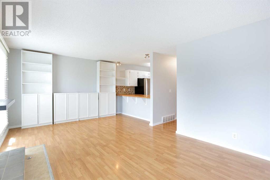 Single Family House Bi-level for Sale in  Templeton Bay NE Temple Calgary 