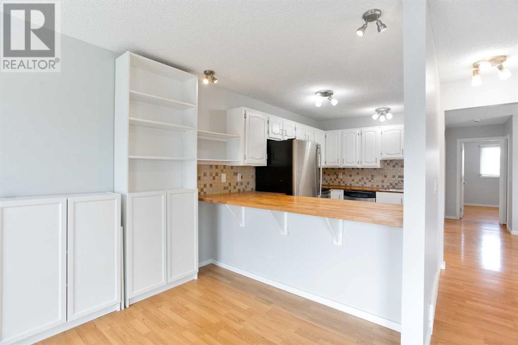 Single Family House Bi-level for Sale in  Templeton Bay NE Temple Calgary 